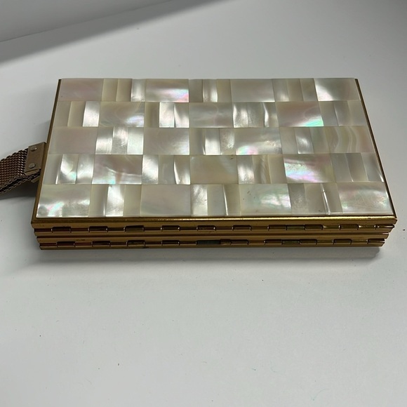 1950’s Evans 5.25” x 3” Mother of Pearl Brass Vanity Case Clutch Wristlet - Picture 3 of 15